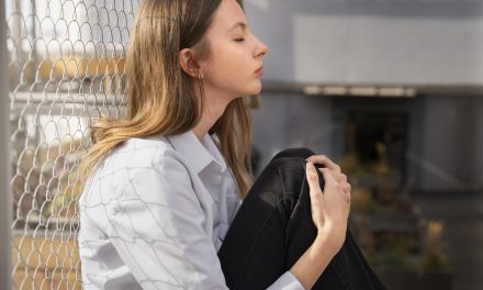 Αυτος θελει να διευθυνει τα βηματα σου